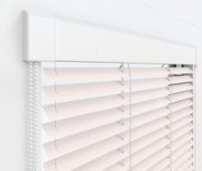 Жалюзи Изотра 16 мм на пластиковые окна - цвет бледно-розовый