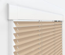 Жалюзи Изотра 25 мм на пластиковые окна - цвет серо-бежевый